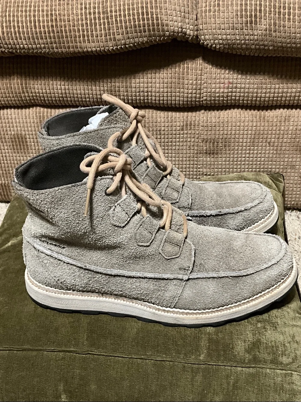 Sorel Men's Light Gray Suede Chukka Boots,size10 genuine 100% Leather.